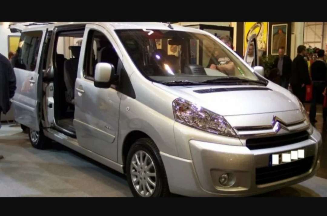 Camper con tienda de techo-ad-promo-imagen